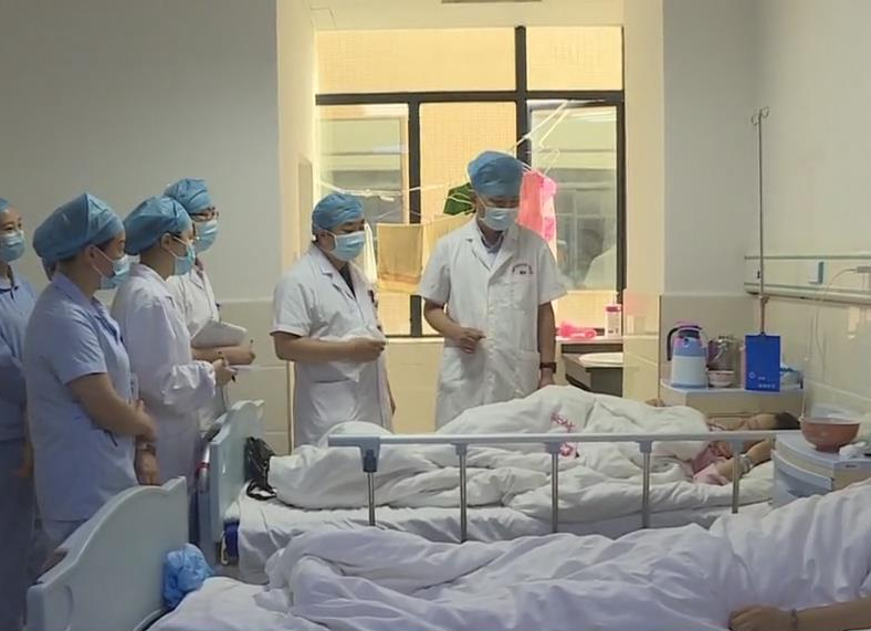 “湘中医”联盟专家团到县中医医院巡诊巡讲