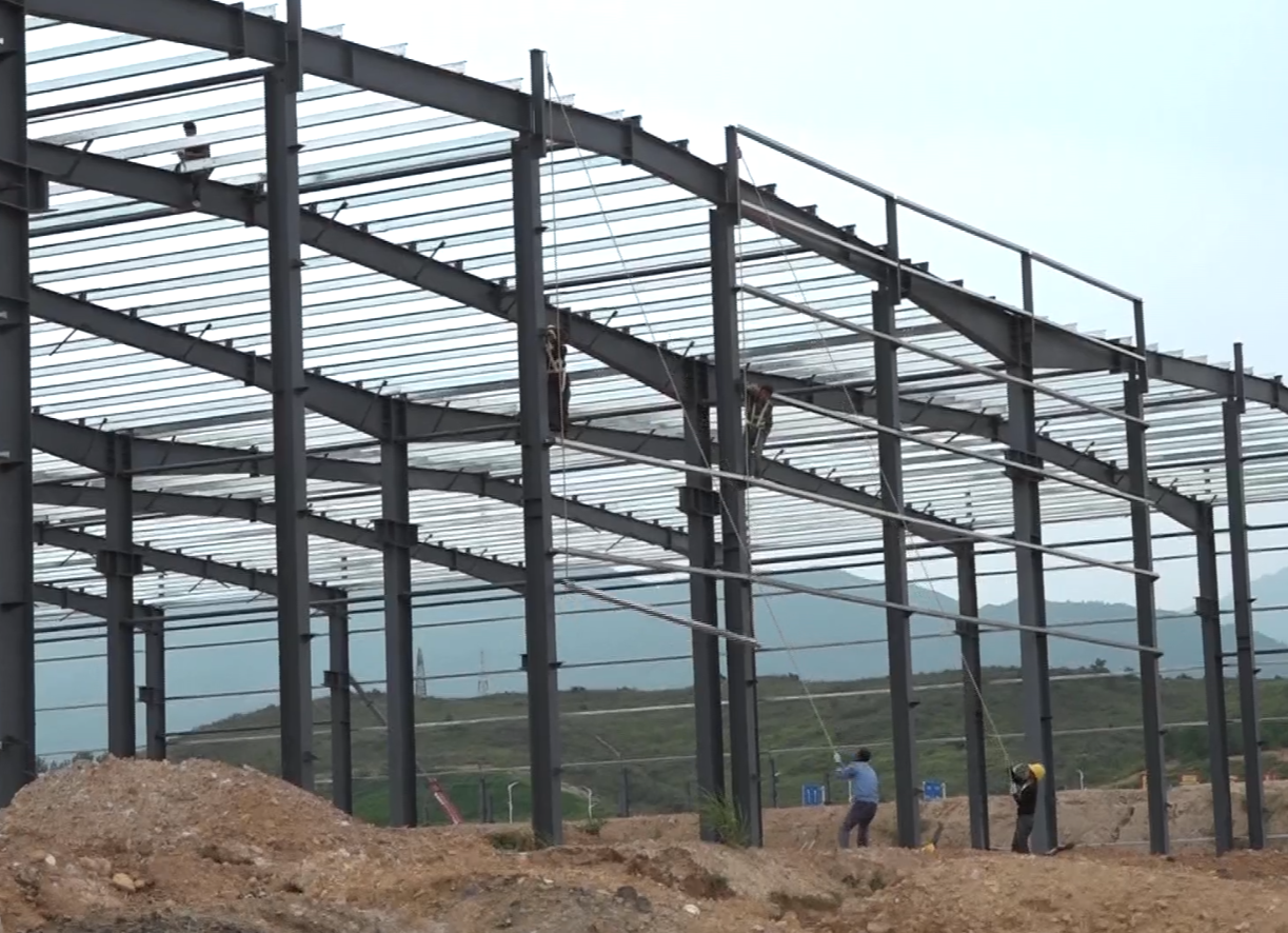 县工业园区：备战项目二期 加快厂房建设进度