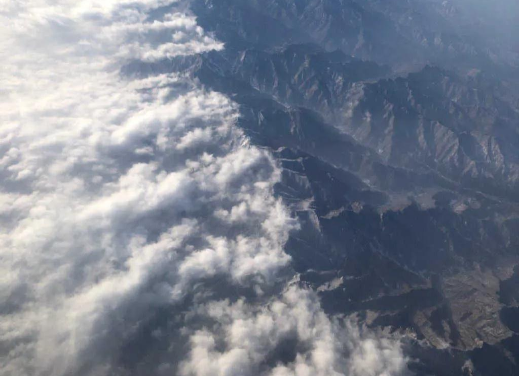 秦岭以一己之力挡住南下冷空气？这张图火爆全网