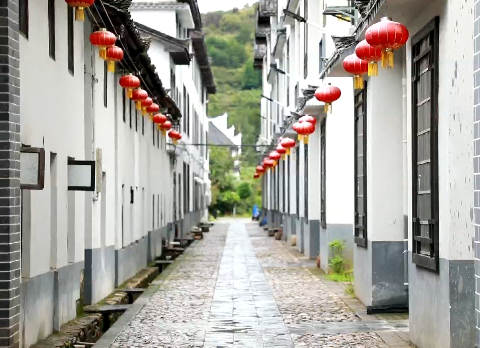【大干八个月 打赢四大战】危改实现安居梦 幸福奔向小康路