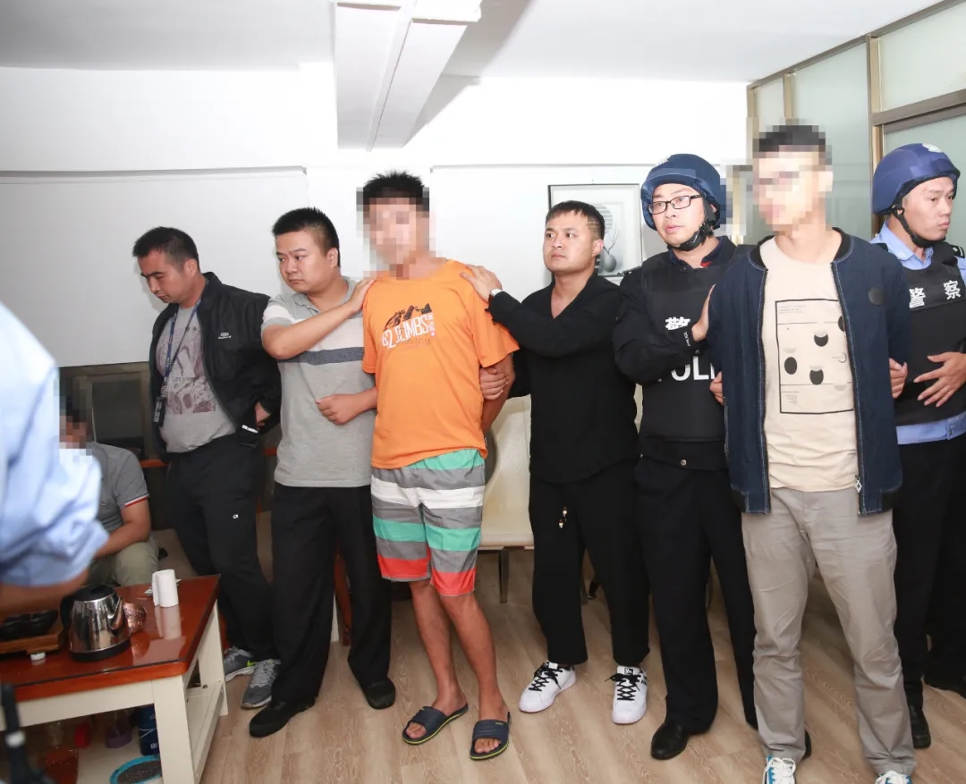 向人民献礼扫黑除恶成果展汝城县公安局利剑出鞘斩黑恶守护平安聚民心