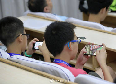 教育部：中小学生原则上不得将个人手机带入校园