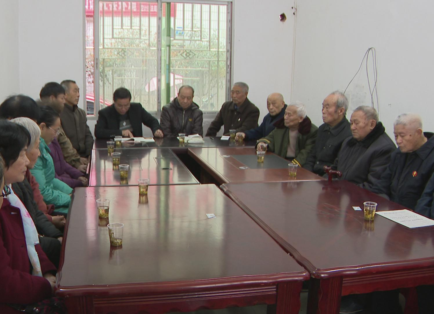 县卫生健康局离退休干部组织学习党史