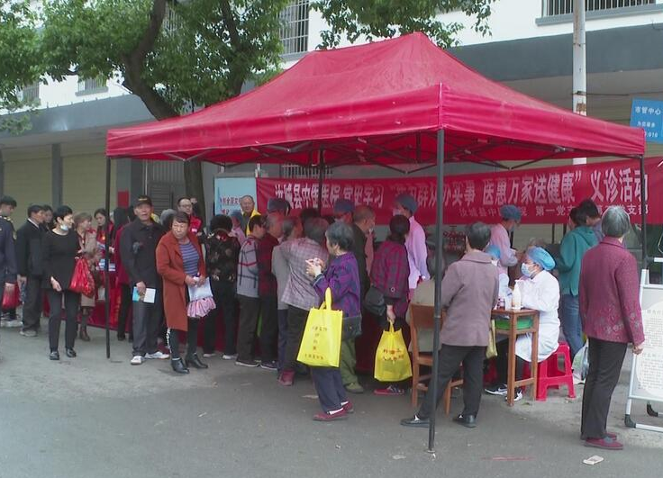 【我为群众办实事】真情为民办实事 博得百姓喝彩声