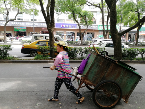 【出彩雨湖人】谭喜阳：以路为纸，以帚为笔，换来城市的干净整洁