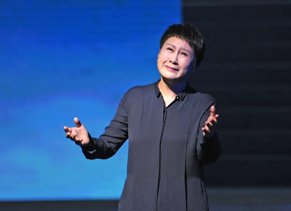 张凯丽|饰演扶贫书记黄诗燕妻子，脸上是微笑，心里是泪