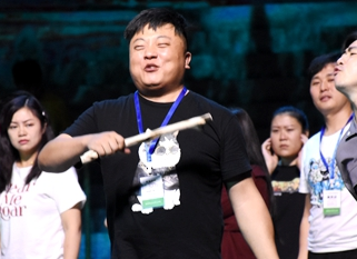 揭秘⑧丨“二流子”唐震：舞台与病房的距离是忠孝两个字之间的距离