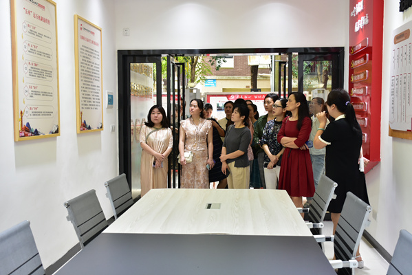 雨湖区组织社区主要负责人参观新时代文明实践中心