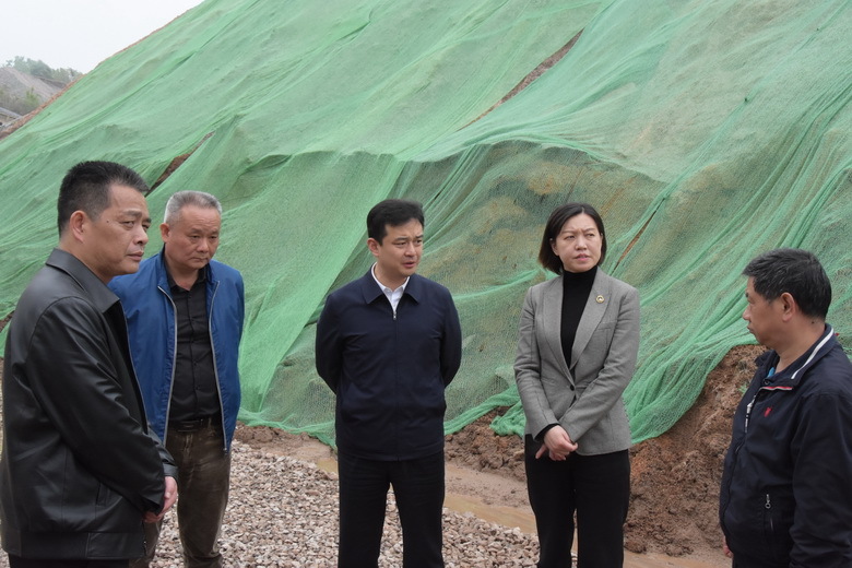 中国雨湖网讯(记者 王梓任) 3月31日,雨湖区委书记白云峰,区委副书记