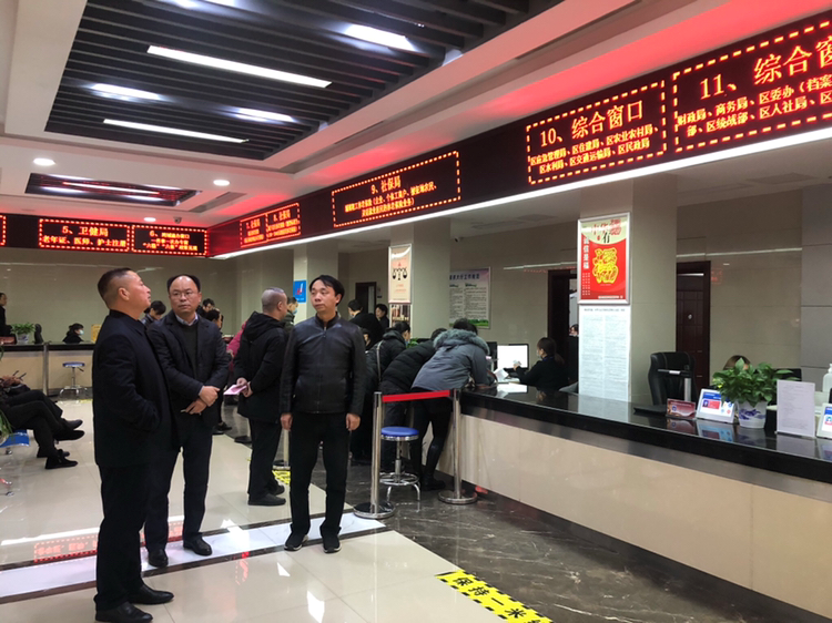 新闻快讯：雨湖区行政审批服务局：持续优化营商环境