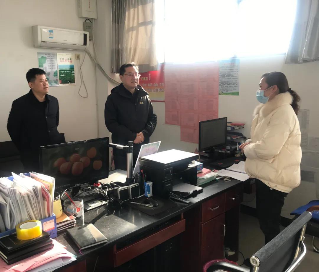 新闻快讯：雨湖区：“四不两直”开展村（社区）两委换届风气调研