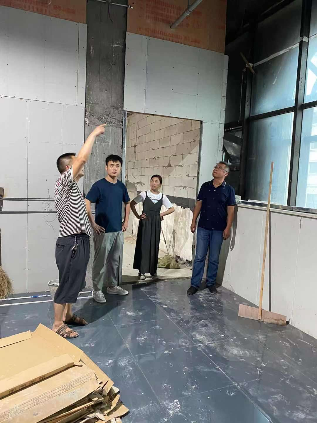 武陵区财政局组织对彩虹市场区属国有资产开展安全生产检查工作