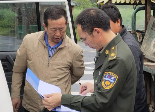 【治顽障去痼疾专项整治】县交警、农机部门：开展拖拉机安全整治专项行动