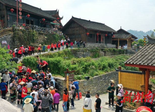 湖南代表团首场新闻发布：奋力把湖南脱贫攻坚做好讲好