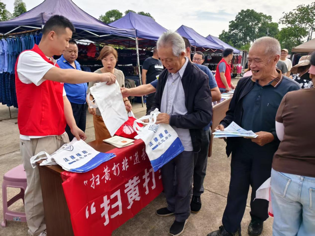 黄土店镇新桥村开展扫黄打非暨网络安全宣传周主题活动