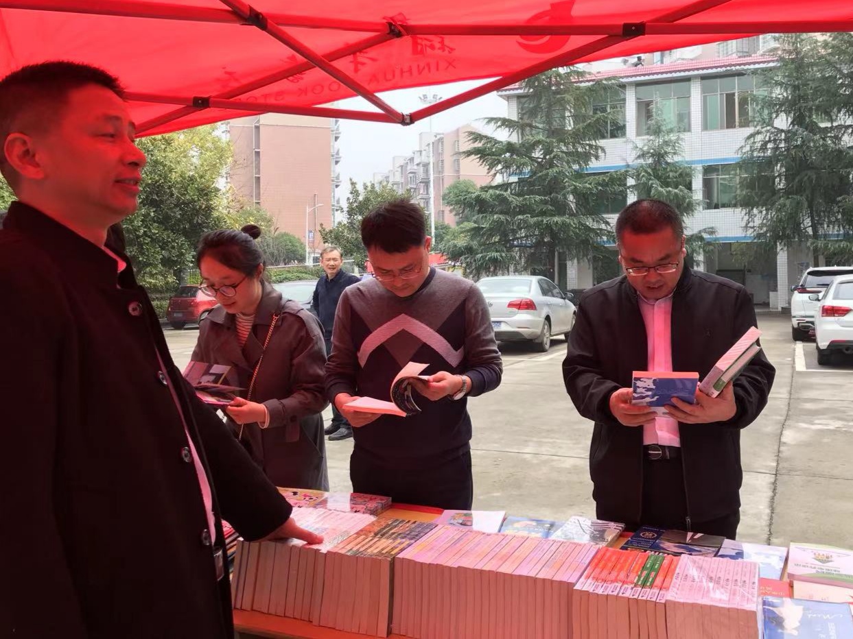 点赞！区图书馆开展“你选书，我买单”活动