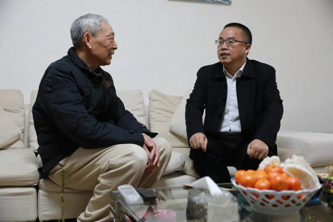 早春传情暖人心，石鼓区委、区政府领导走访慰问老同志