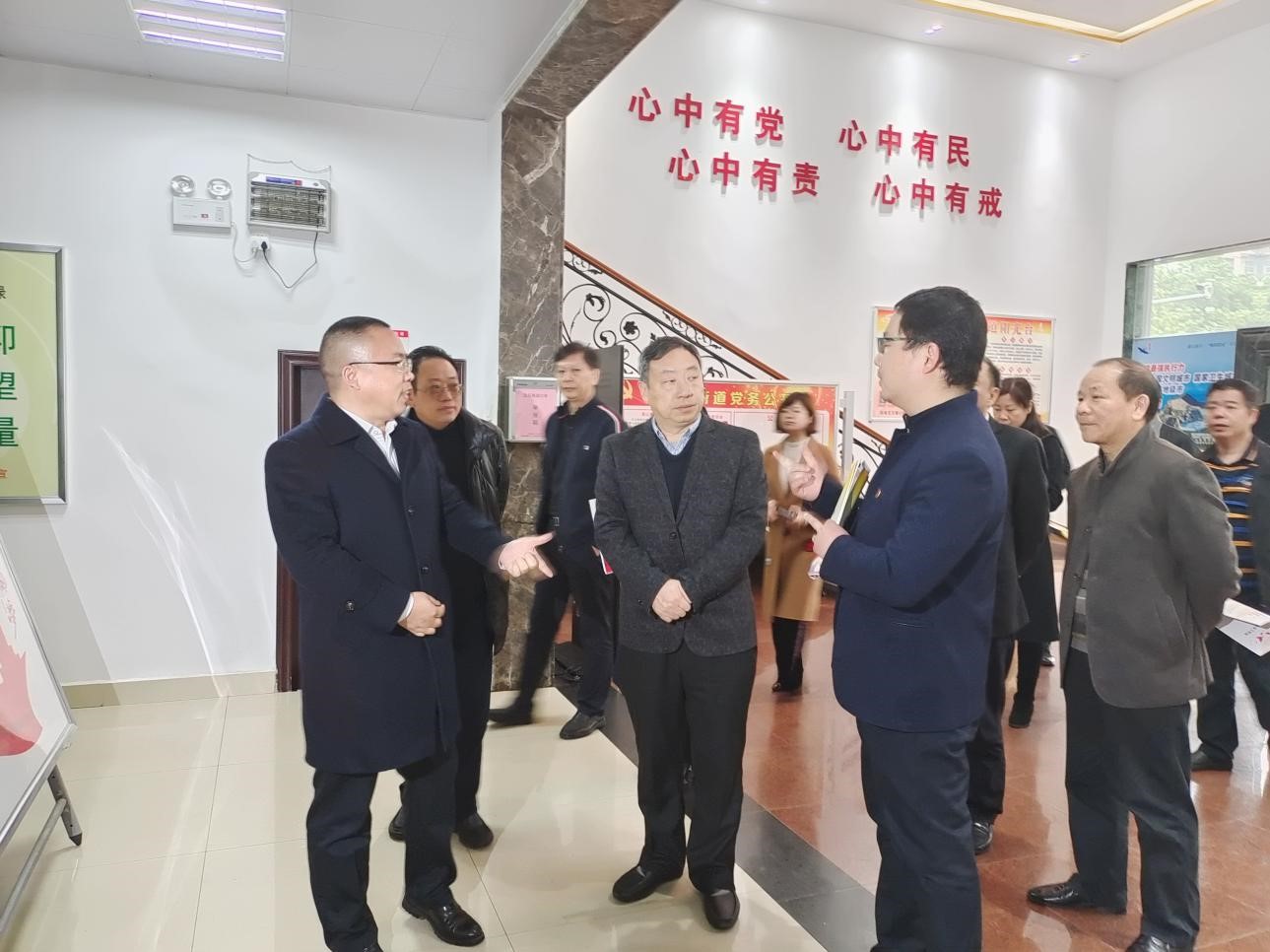 清远市人大常委会来石鼓区考察调研群众工作站建设工作