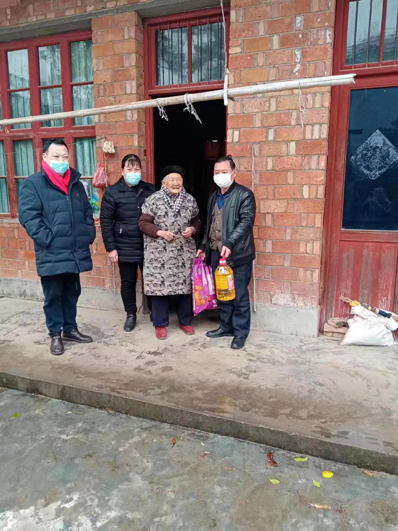 中河口镇：公益不停歇 暖心过春节