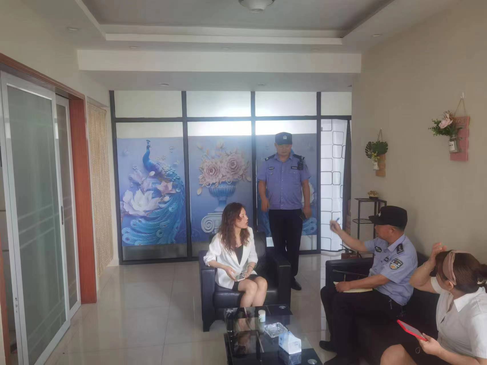 长胜桥社区开展防范非法集资宣传活动
