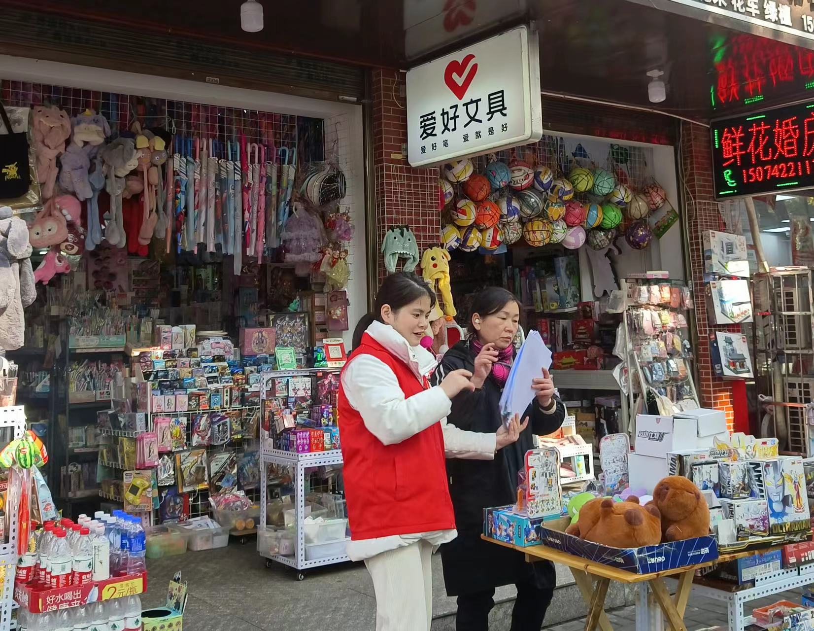 长胜桥社区组织开展“扫黄打非”宣传活动