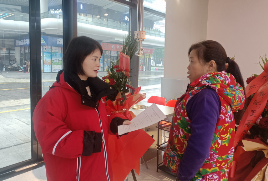 穿紫河街道长胜桥社区网格员曾娇：居民心中的贴心人