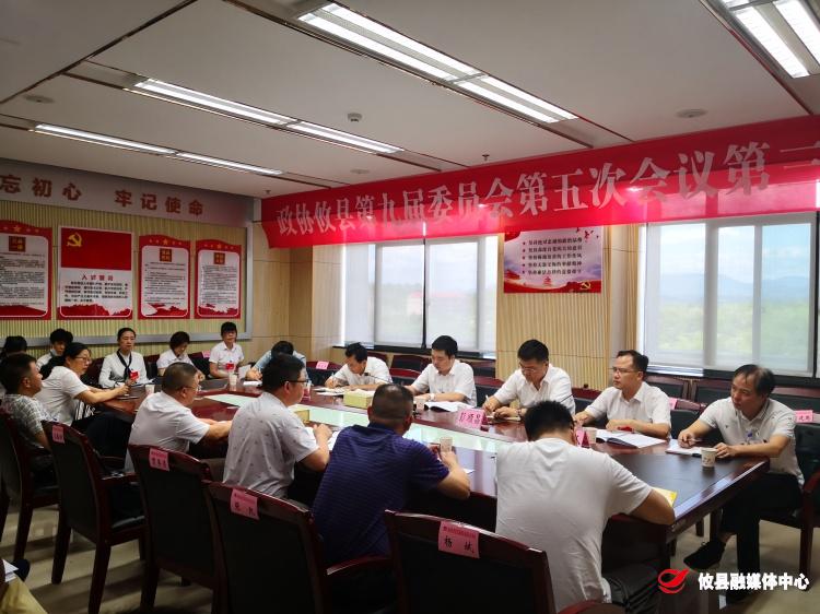 【两会·关注】李鹏程参加政协委员联组讨论
