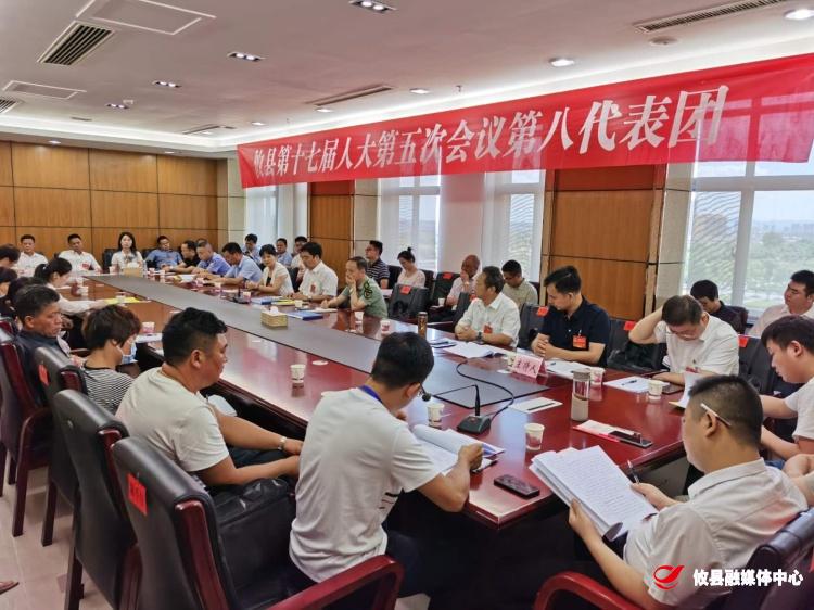 【两会·关注】李鹏程参加第八代表团讨论