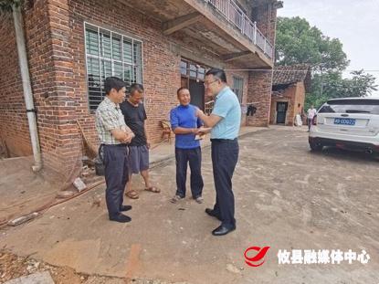 迎“七一”：县领导走访慰问老干部、老党员