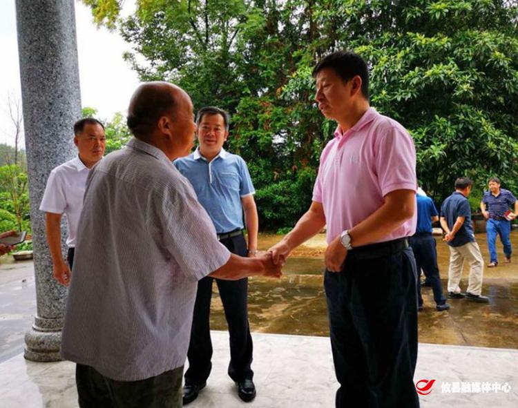 市委副书记王洪斌来攸走访慰问老党员