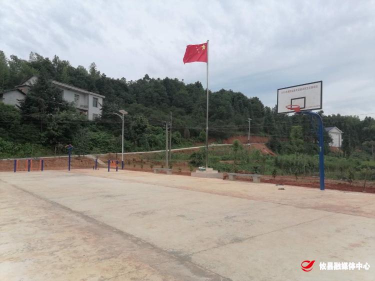 皇图岭镇：集体事业集体抓　筹资助工建设忙
