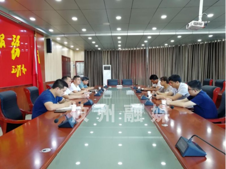网岭镇召开脱贫攻坚工作约谈会