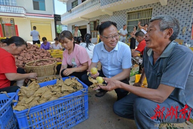 科技扶贫先锋丨邓后勤：山路十四载，产业链条长