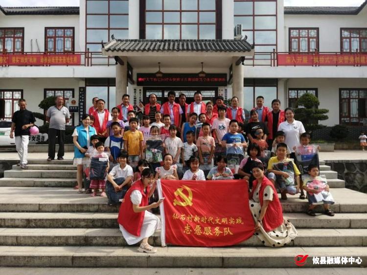 丫江桥镇：开展“善行天下，攸民同行”关爱留守儿童、情暖开学季捐赠志愿服务活动