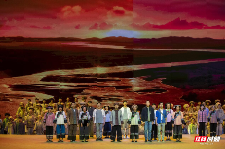 燃！看文艺湘军怎样将《大地颂歌》演绎成第N个《天天向上》
