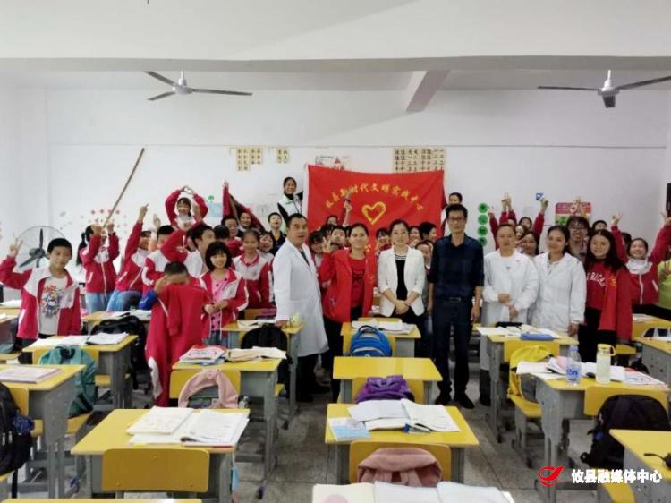 新市镇“爱心汇　好人帮”志愿服务队开展“护眼行动”志愿服务活动