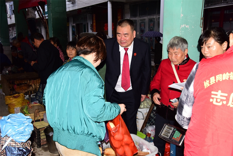 攸县法院：小集市有大爱 促消费助扶贫