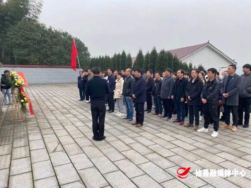 莲塘坳镇开展新任村干第一课之传承红色基因主题活动