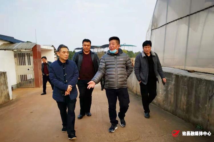 毛春良督查节前安全生产工作、看望慰问困难党员