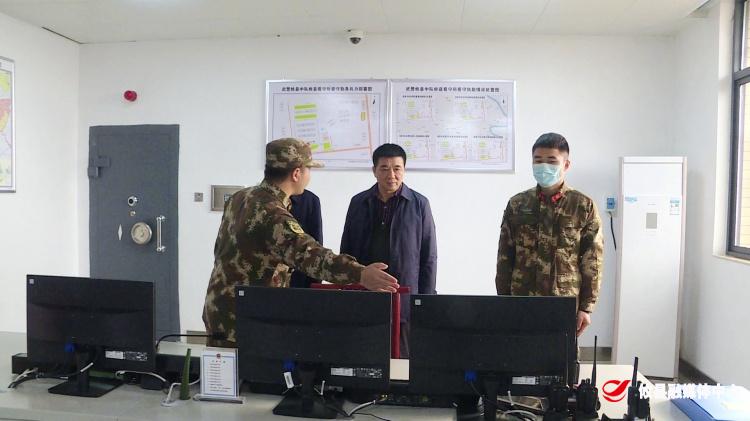 吴爱清看望慰问武警官兵、退伍伤残军人