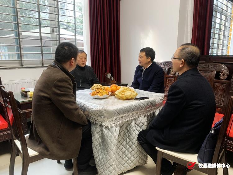 李鹏程慰问离退休干部和困难群众并调研安全生产工作