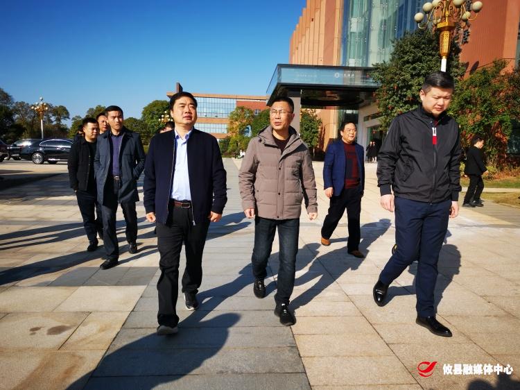 送祝福鼓干劲 县长李鹏程去了这些企业……