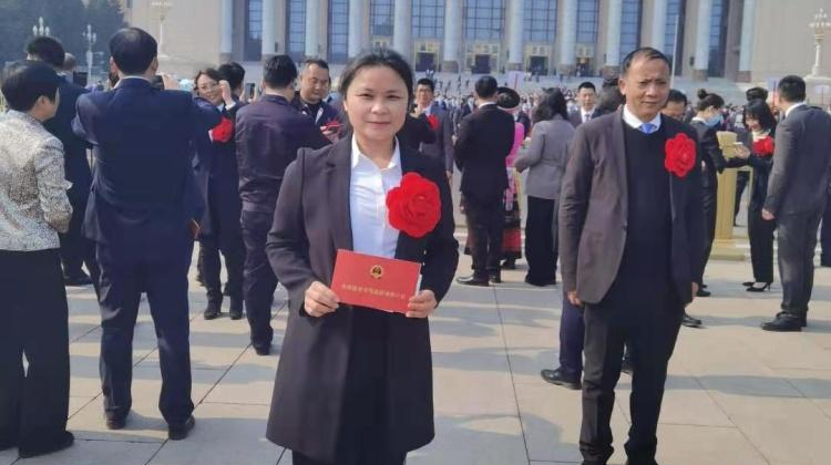 刚刚，人民大会堂传来喜讯！攸县唐华容荣获全国脱贫攻坚先进个人