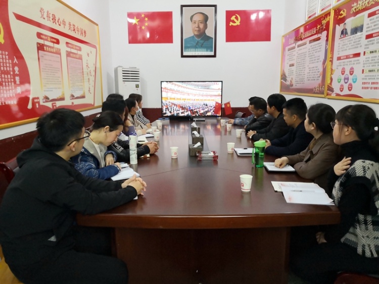 攸县各界积极组织收看全国脱贫攻坚总结表彰大会
