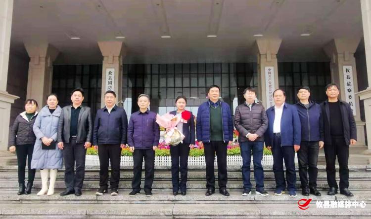 全国脱贫攻坚先进个人唐华容载誉回攸