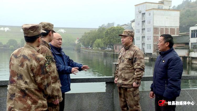 县人武部走访慰问新兵家属