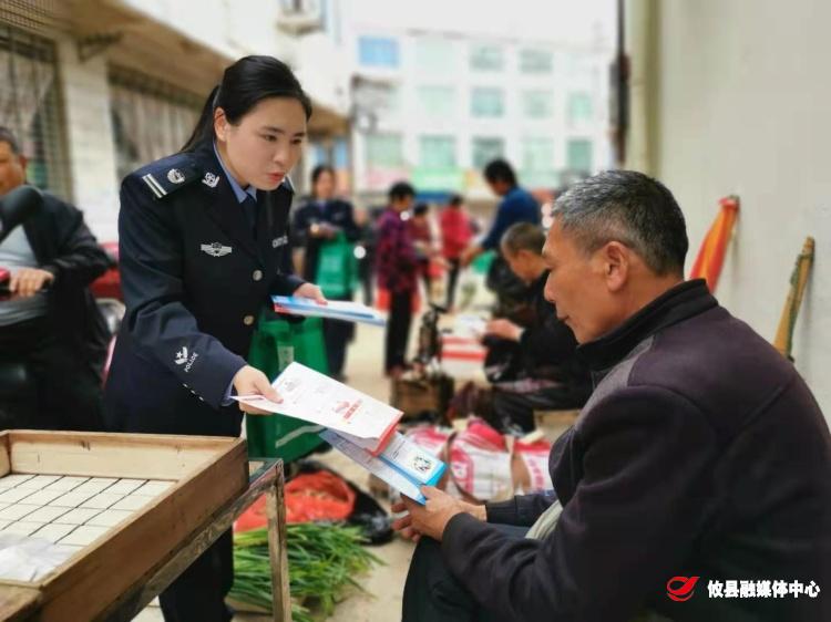 教育整顿办实事：县司法局开展民法典普法宣传进集市活动