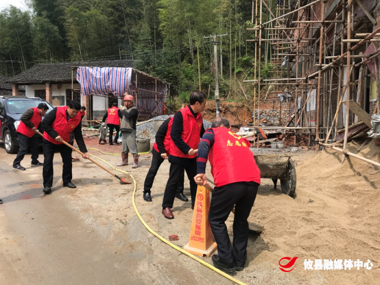 【攸县党旗下的新时代文明实践：我为群众办实事】鸾山镇：绿色家园齐守护，我为鸾山美美容