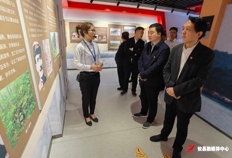 快讯◆第二站：攸县县委理论学习中心组成员抵达酒仙湖国家地质公园博物馆