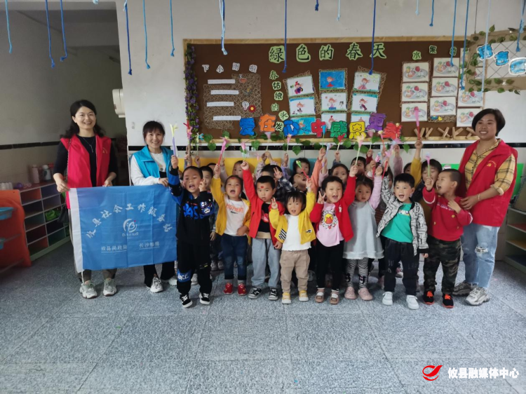 黄丰桥镇：爱在心中 感恩更美